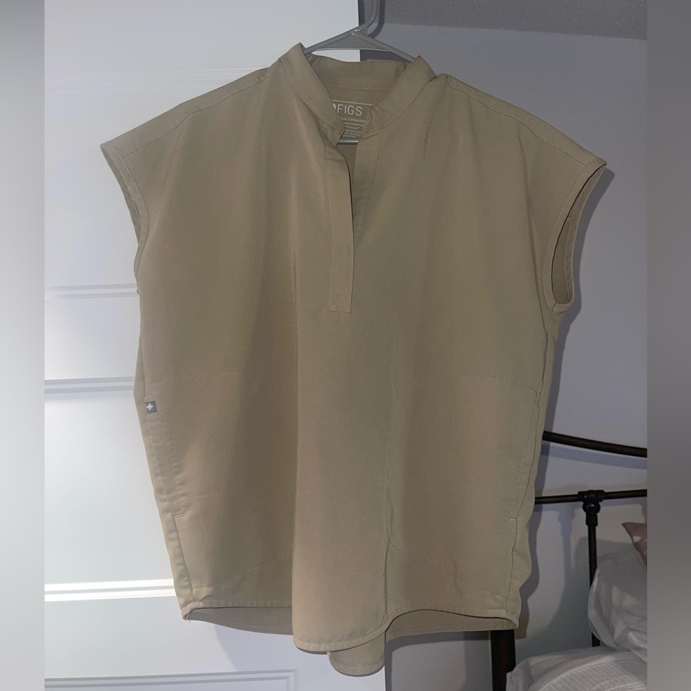 Figs Rafaela Scrub Top (Sandstone)